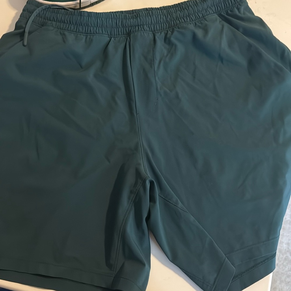 Men’s lululemon 7” shorts. Hunter Green. Size large